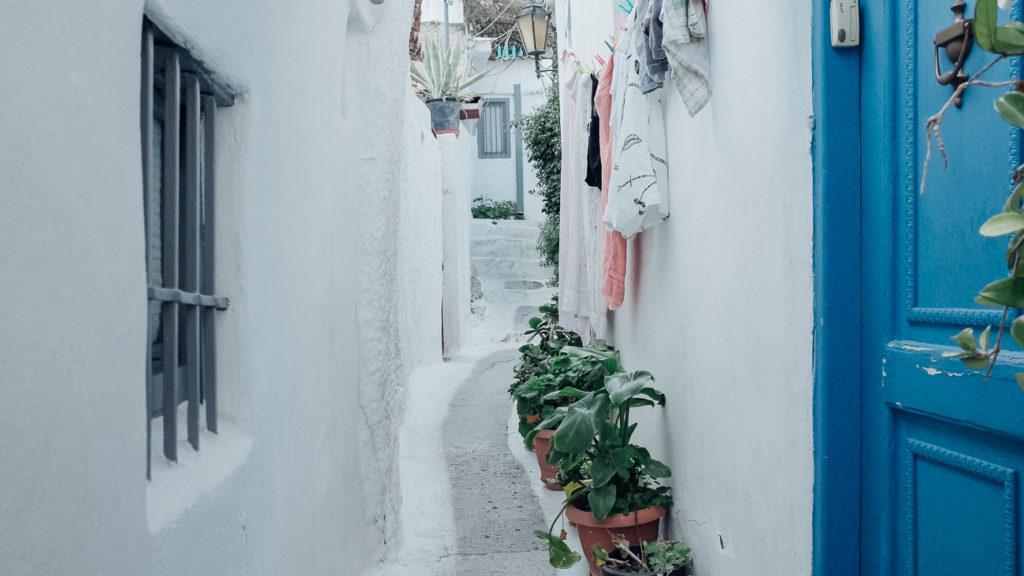 A narrow street 