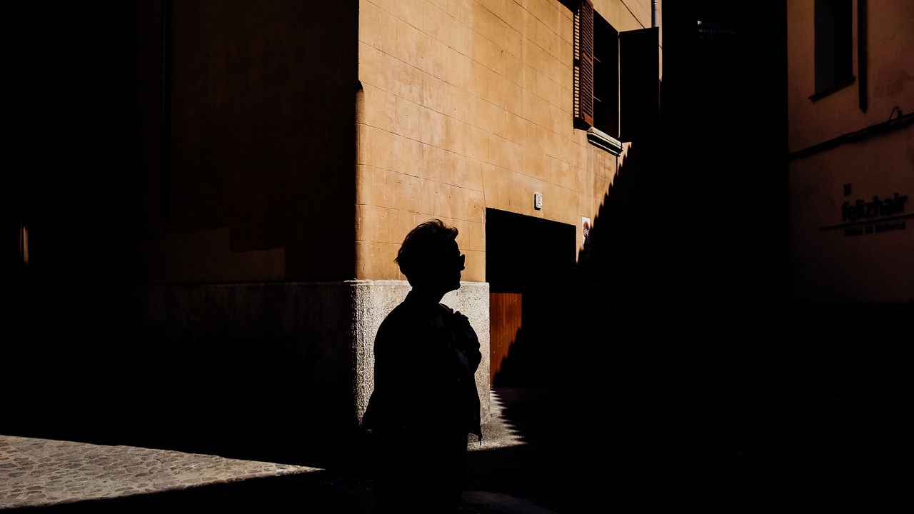 How to travel solo for the first time travel alone