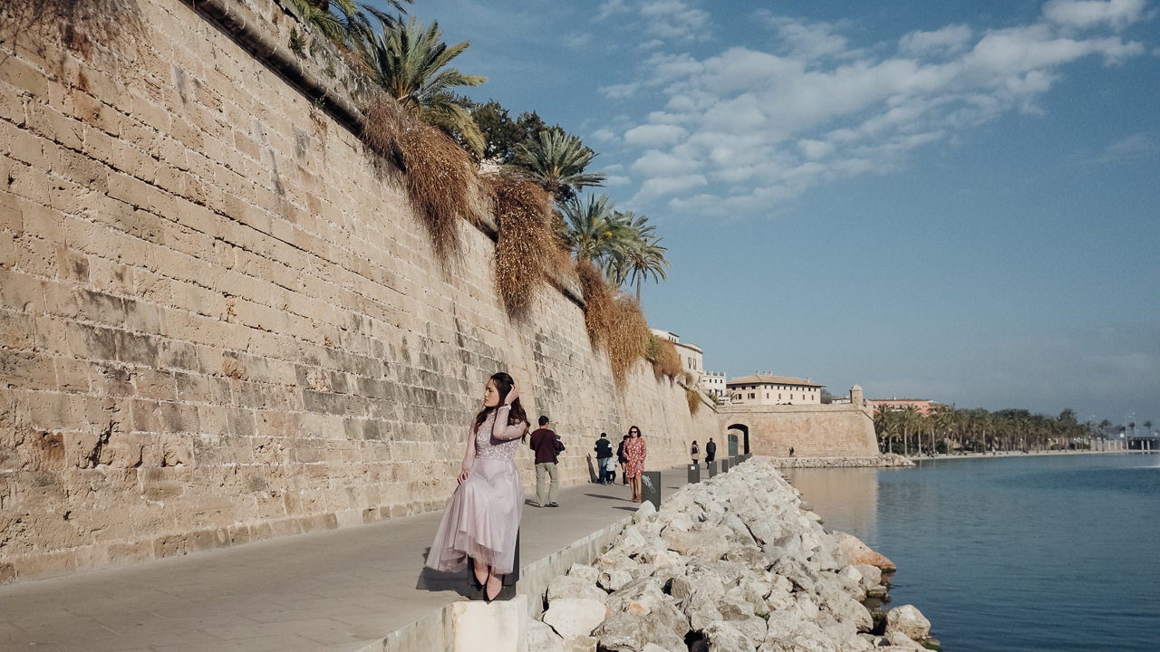 Travel and Street Photography recap 8 Woman posing for photo