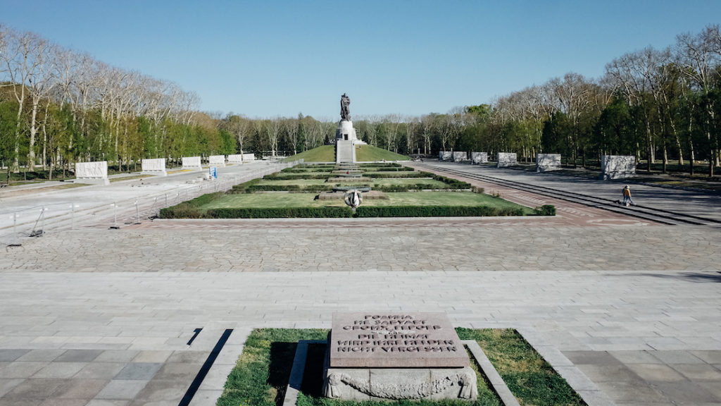 Berlin Meaningful travel Soviet Memorial Treptower Park Coronavirus
