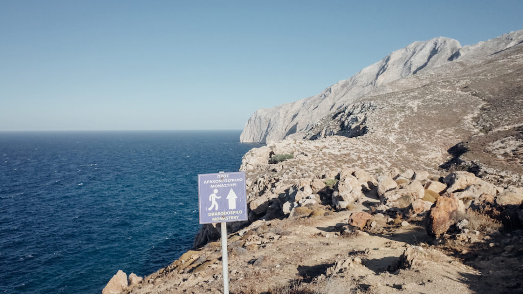 Signs to the monastery and Drakontospilo