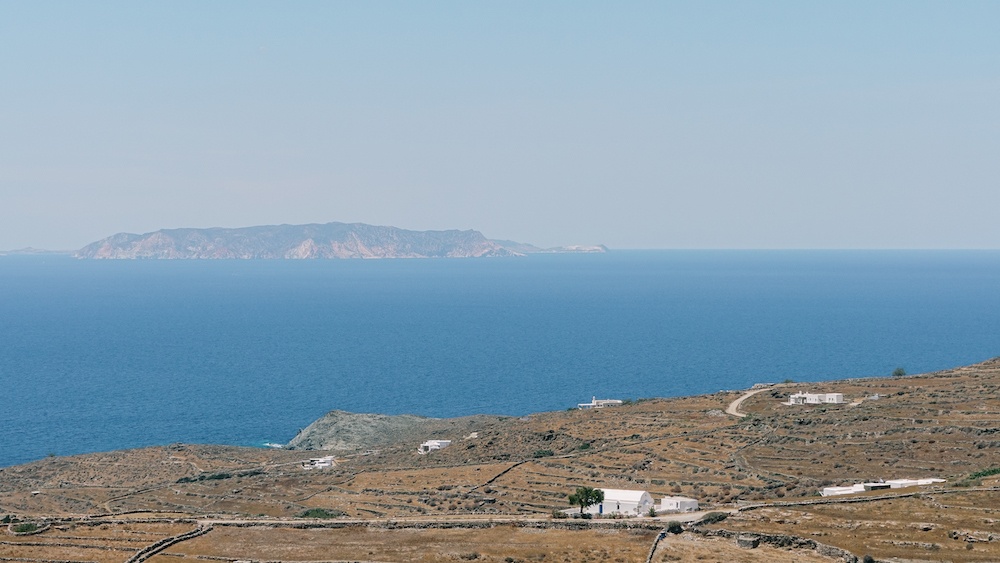 Hiking the paths of Folegandros travel guide