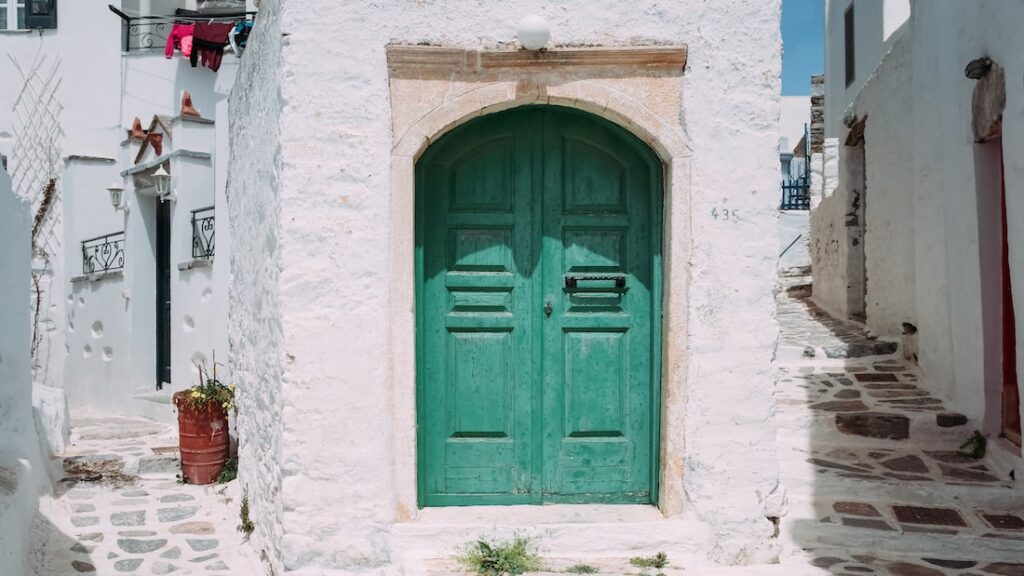 Traditional streets and architecture in the Chora of Amorgos things to do