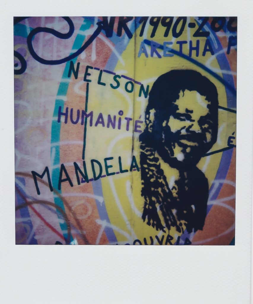 Polaroid Sun 660 East Side Gallery Hervé Morlay - Amour, Paix