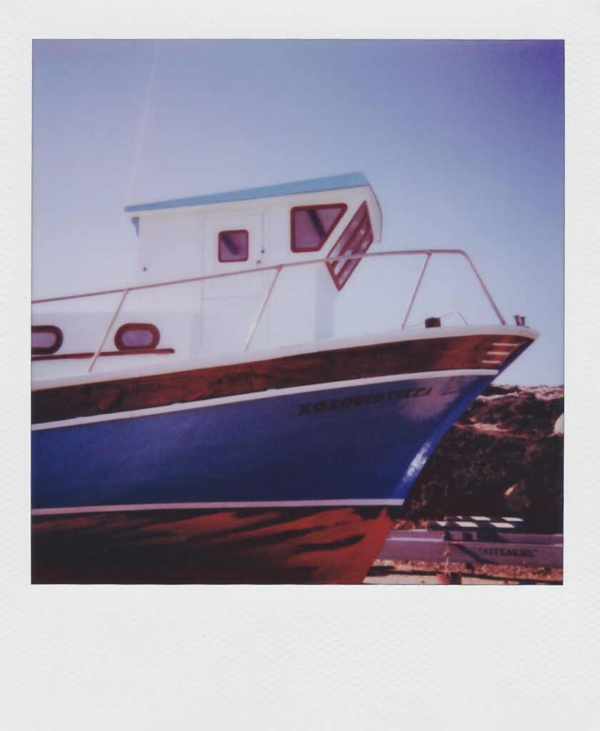 A Boat at Kalotaritissa Bay Amorgos Impulse AF-min
