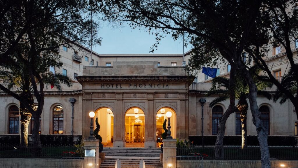 Hotel Phoenicia Thomas Pynchon V Valletta