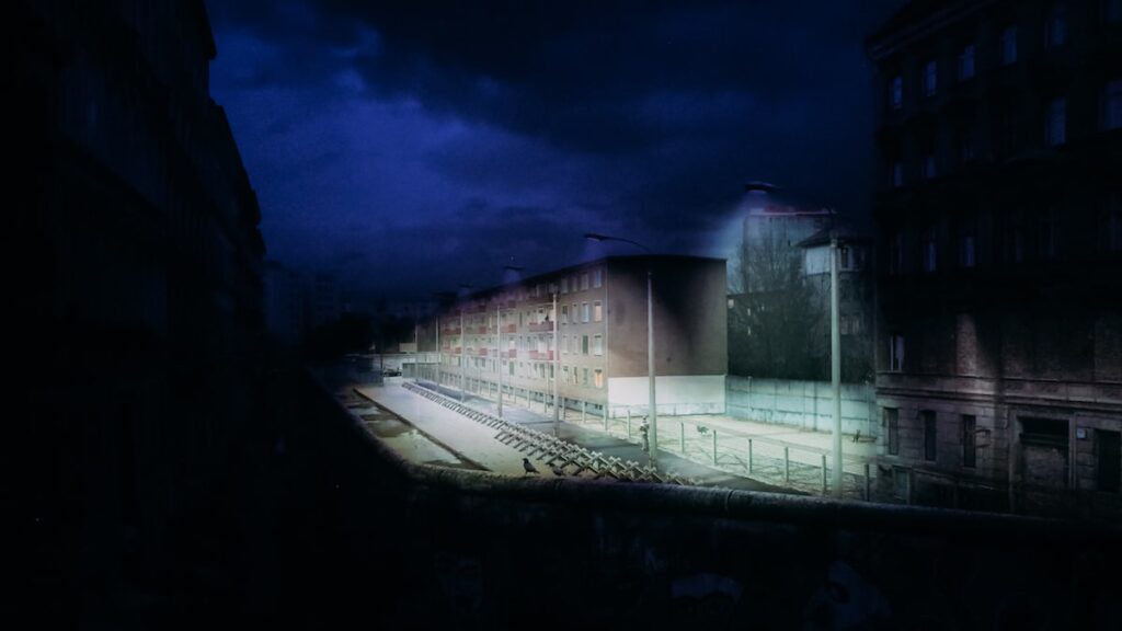 Nighttime The Wall Asisi