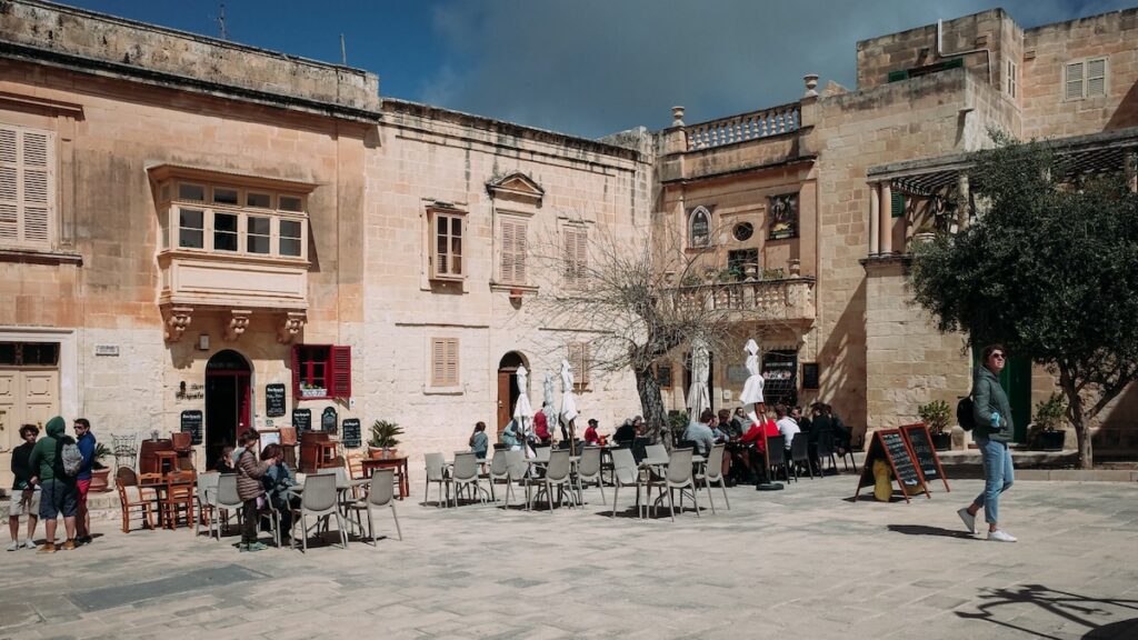Mdina Piazza Mesquita Malta travelogue