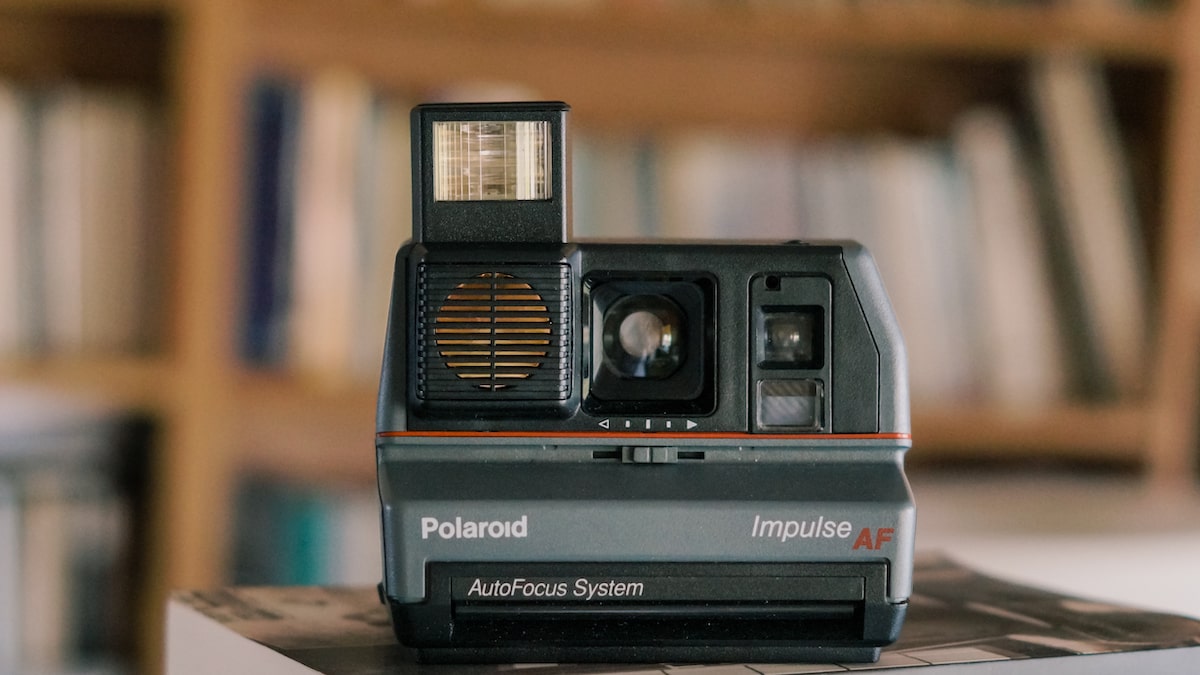 How to Load a Polaroid 600 Camera: 8 Steps (with Pictures)