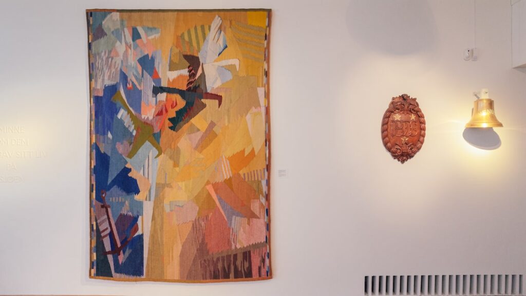 A photo of the painting by Else Christie Kielland depicting birds bringing death messages. The painting is dedicated to the people that lost their lives in the sea