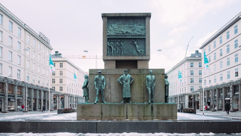 The sailor monument in downtown Bergen