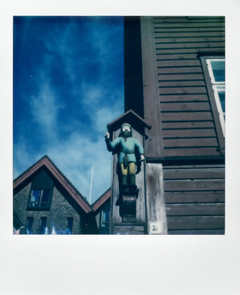 A photo taken with the Polaroid Sx-70, presenting a statue at Bryggen port, one of the most famous Bergen highlights
