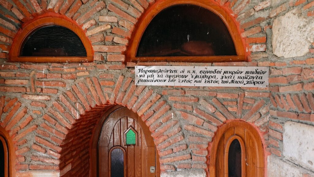 A photo of a sign at Agia Fotini, asking parents of children not leave them unattended while visiting the church.