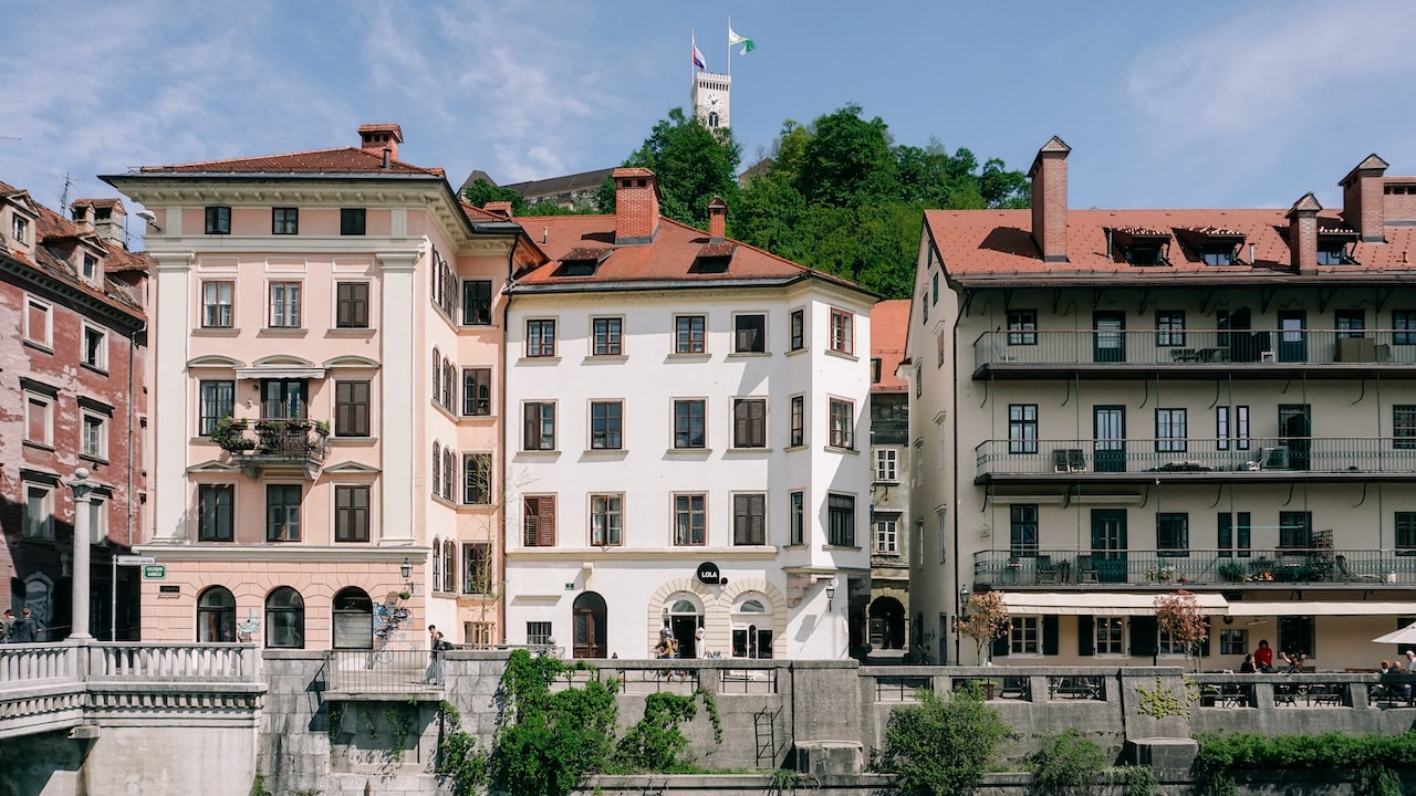 The Ljubljanica River embankments: a perfect spot to enjoy cycling in Ljubljana