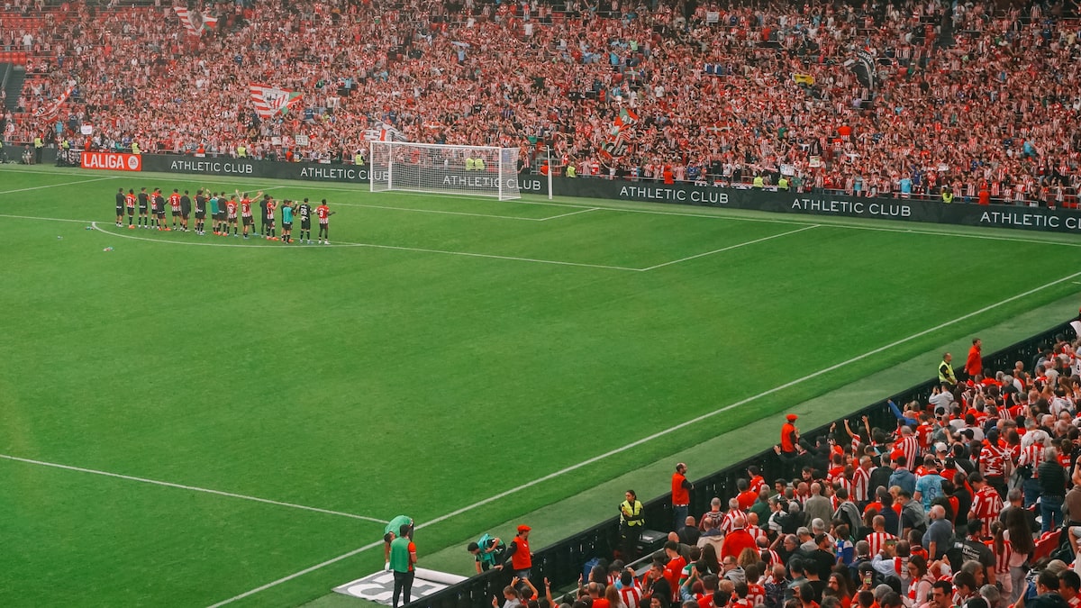 The team of Athletic Bilbao celebrating with their fans the victory with 3-1 against Celta Vigo