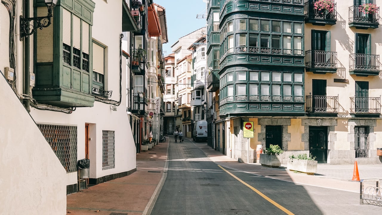 The buildings in downtown Mundaka