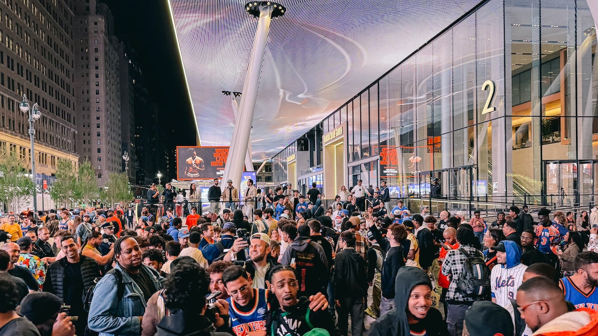 The atmosphere outside MSG after the NBA game between New York Knicks and Detroit Pistons 103-106