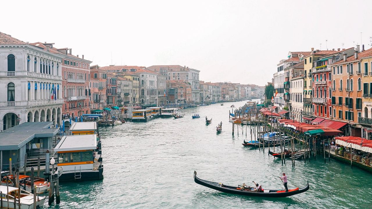 Views from the Rialto Bridge on a foggy day, a place to stop in every Venice itinerary