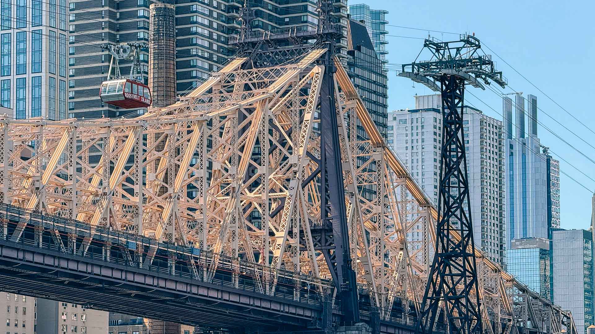 The Roosevelt Island Tramway traveling from Manhattan